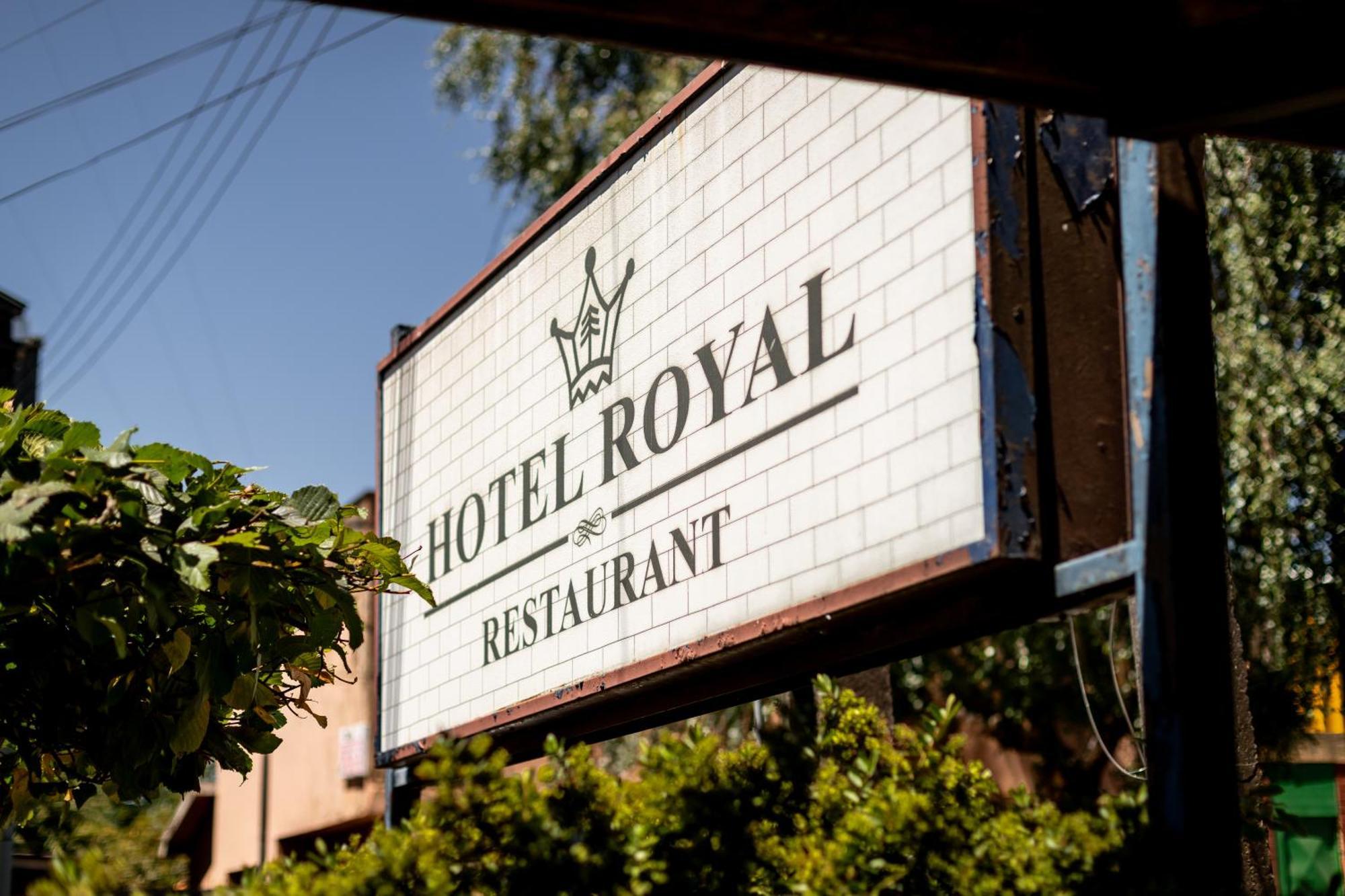 Royal * Victoria